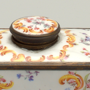 Tea Caddy With Cover