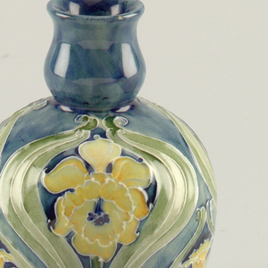 Vase (England), 20th century