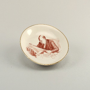 Lenin Reading Pravda Plate, 1960–70
