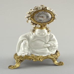 Clock with Figure of Pu T