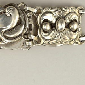 Bracelet (USA), 1945–55