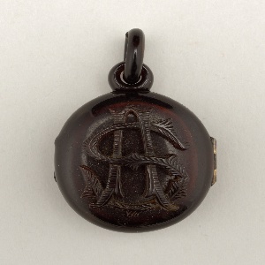 Locket, 1860–1900
