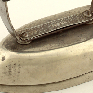 Waage Triple Heat Iron, ca. 1912