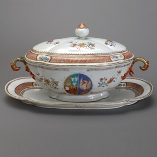 Soup Tureen with the Arms of the Scholten-Hogenberg Family Soup Tureen With Stand