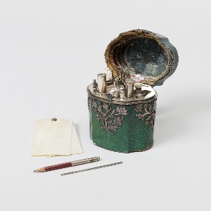 Necessaire