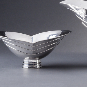 Centerpiece And Garniture, 1929–1930