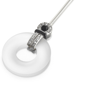 Jabot Brooch, Marzo
