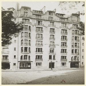 Photograph, Photograph of Apartment Building Designed by Hector Guimard (No. 2), 1911