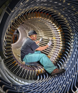 Photograph, Assembling stator bars into a hydrogen-cooleed generator