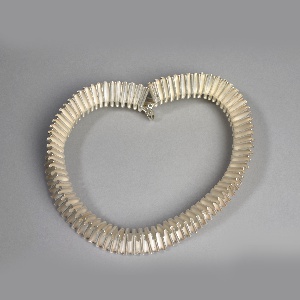 Necklace (USA), 2002