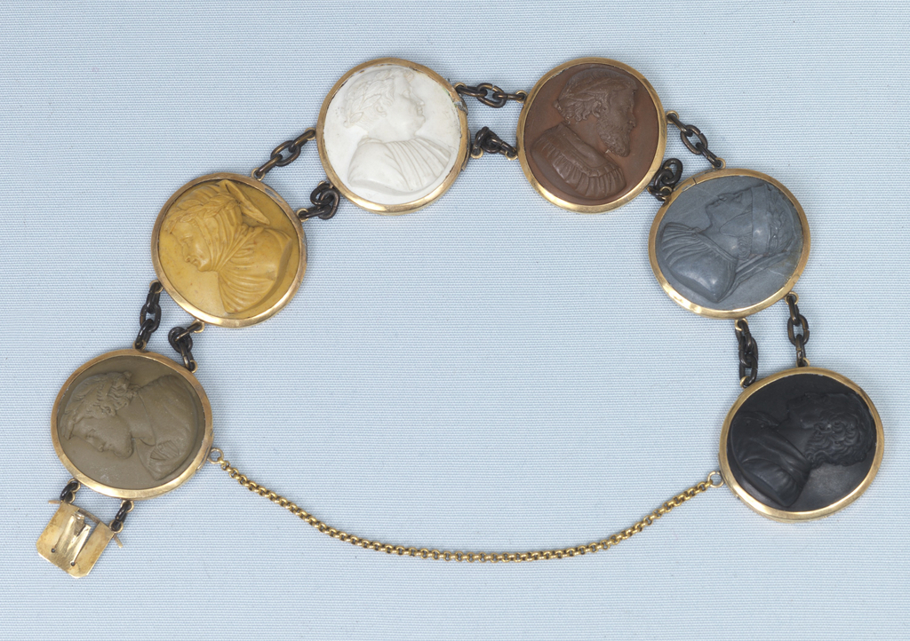 Bracelet (Italy)